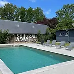 Avec Piscine Chauffee Coeur Du Pays D'auge Vila *